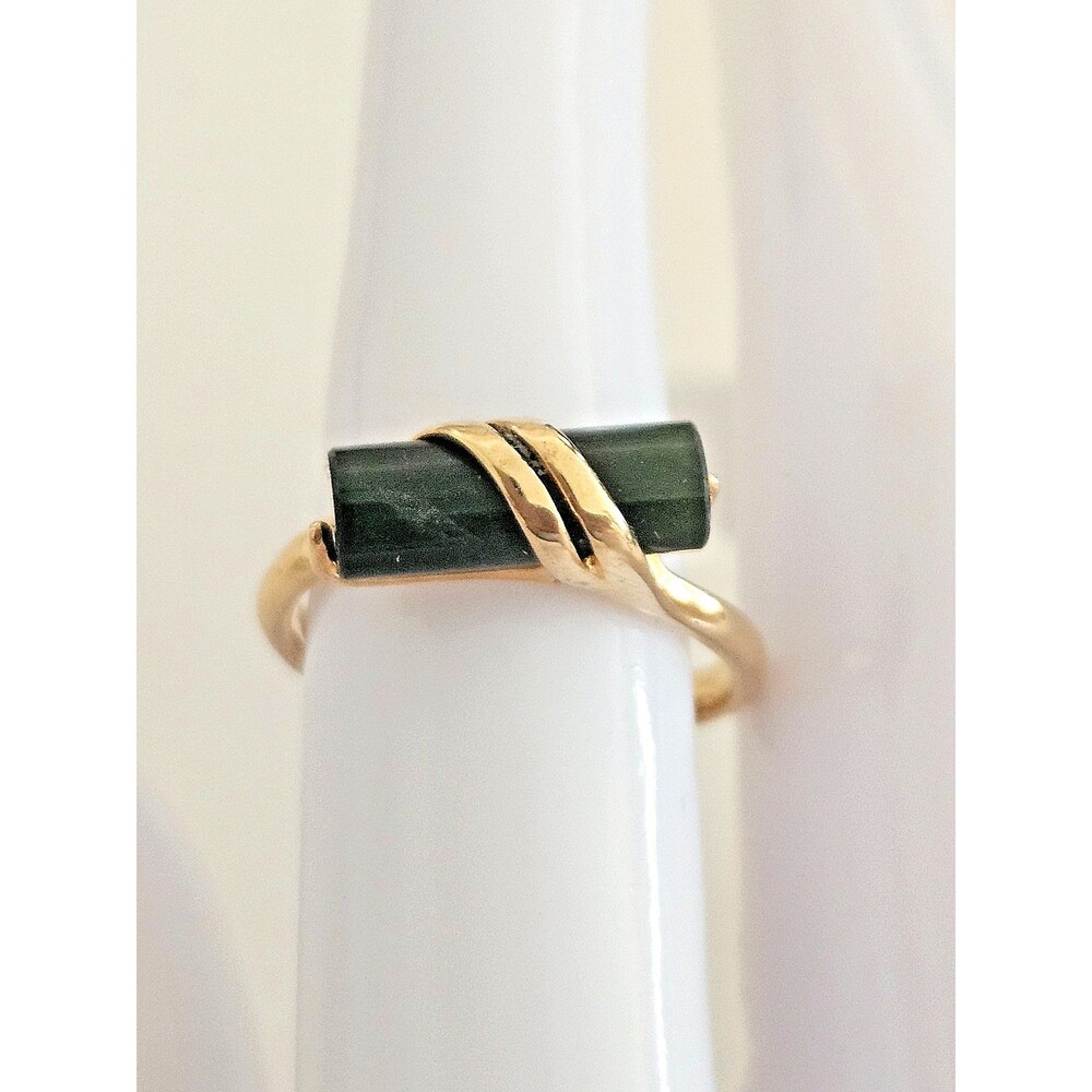 Vintage 1978 Avon's Captured Jade Ring GE - Real Jade - Size 6.75 - Signed